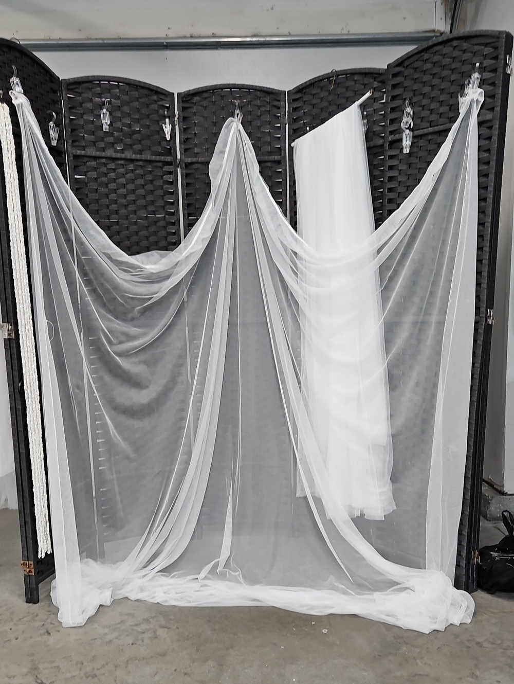 Set Of 3x White Sheer Mesh Curtains And 3x 4.5' White Crystal Hanging Beads